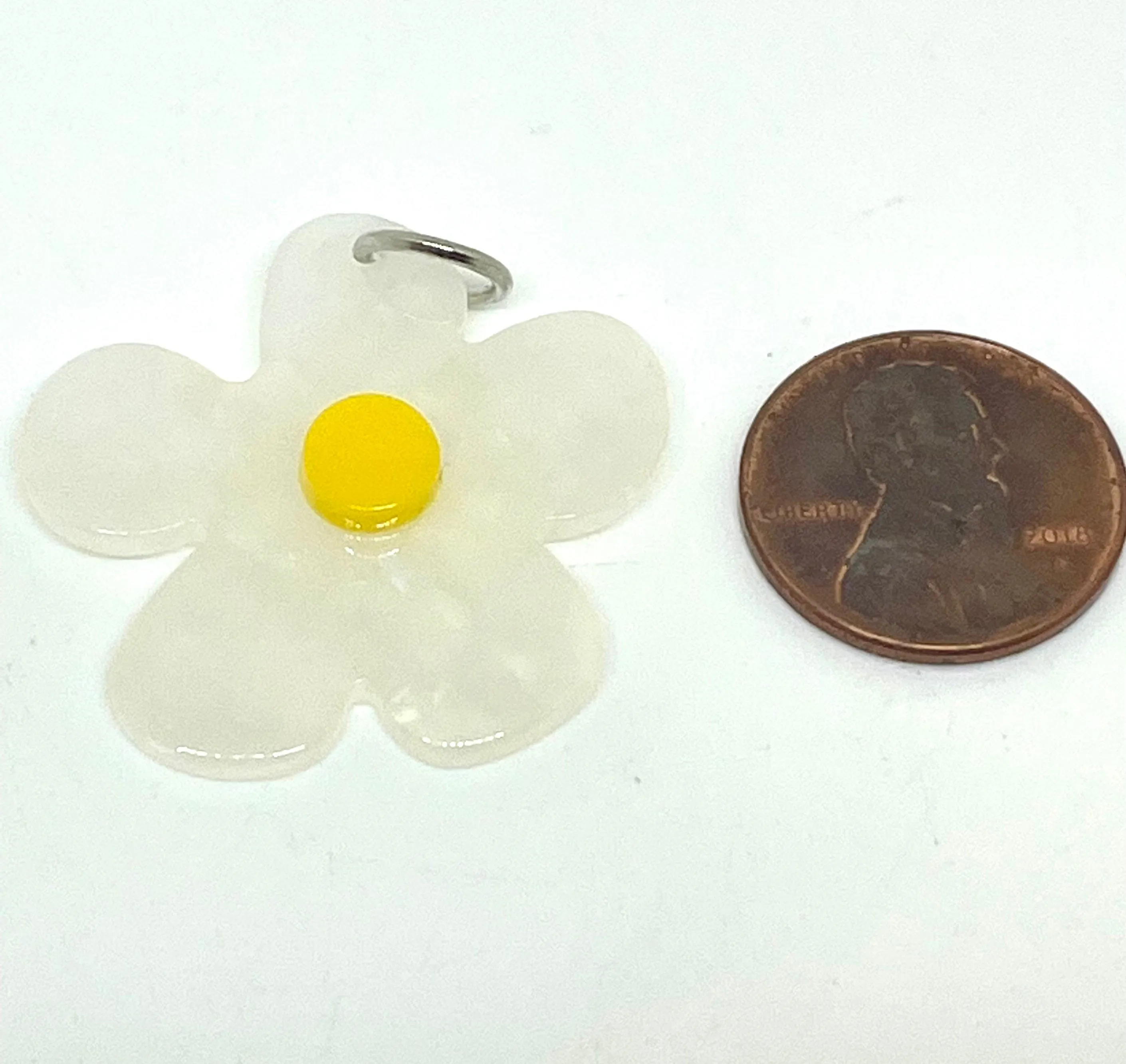 Beautiful Daisy Charm, Pendant, Jewelry, Pearlized Flower, Statement Pendant, Spring Jewelry